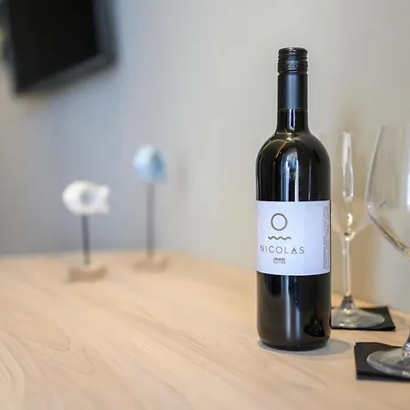 Nicolas Grand Suites, Adults Only